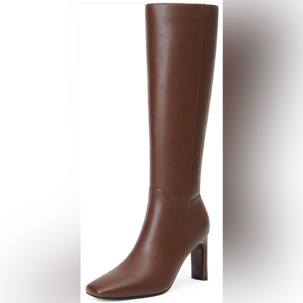 BRAND NEW. WOMENS 8.5 BROWN BOOTS.